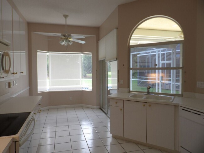 Foto del edificio - 557 SW New Castle Cove