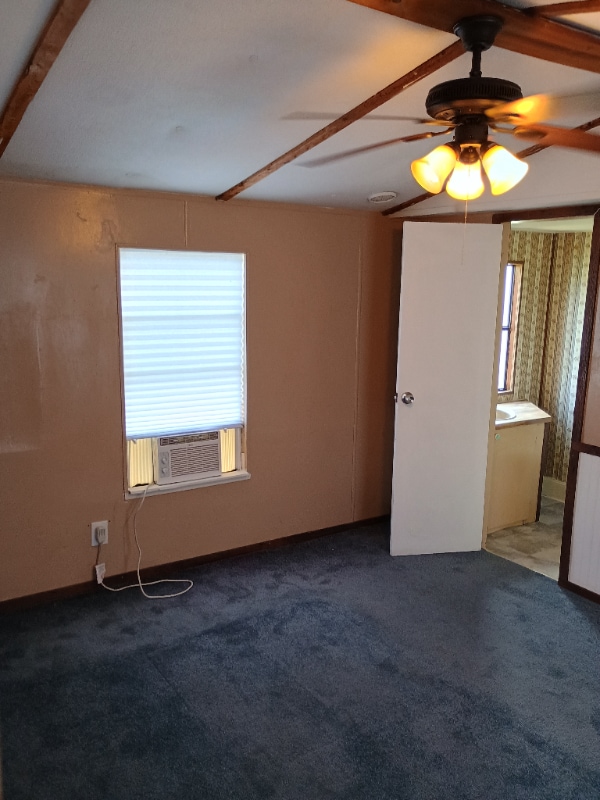 Building Photo - 144 SE Guinevere Ct