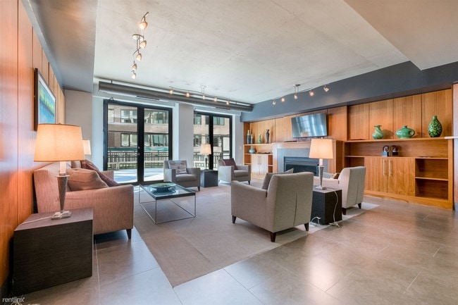 Building Photo - Studio, 1 bath Condo - Alta Building