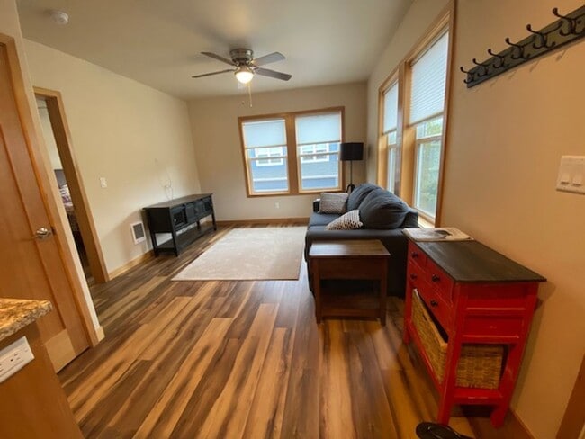 Foto del edificio - Unfurnished updated ADU above garage in the Parks at Broken Top