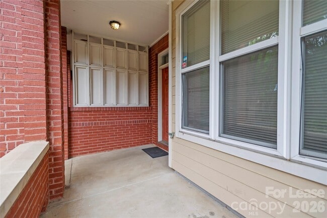 Building Photo - 567 E 9th St