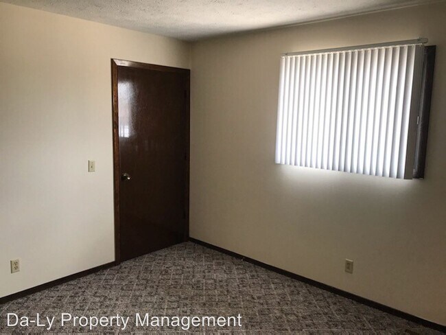 Building Photo - 2415 N Kruse Ave