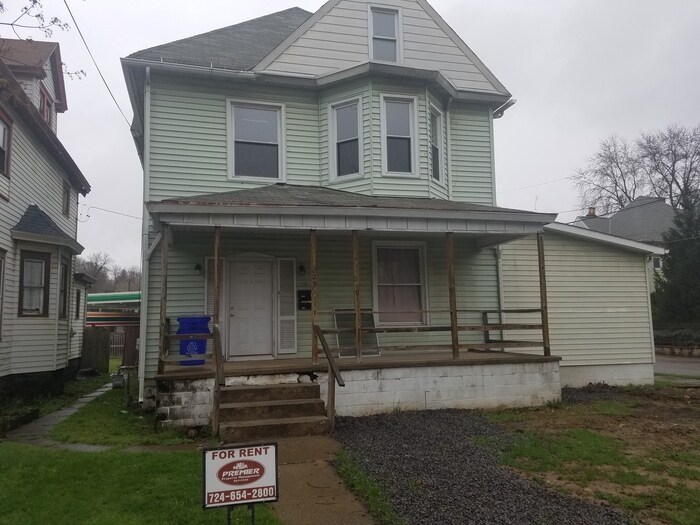 Primary Photo - 2 Story Apartment!