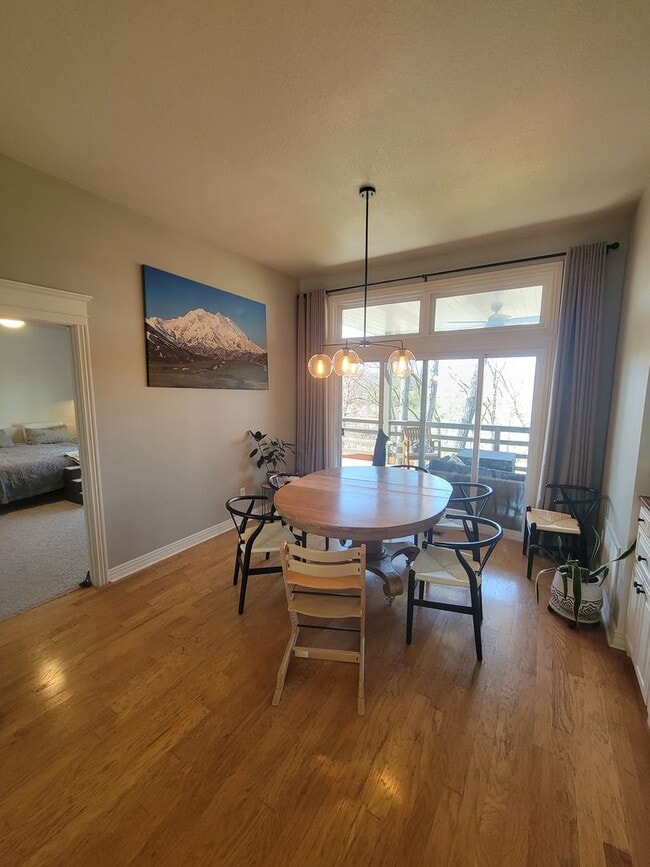 Foto del edificio - Bentonville Spacious 2 Story 4-bedroom 3 f...