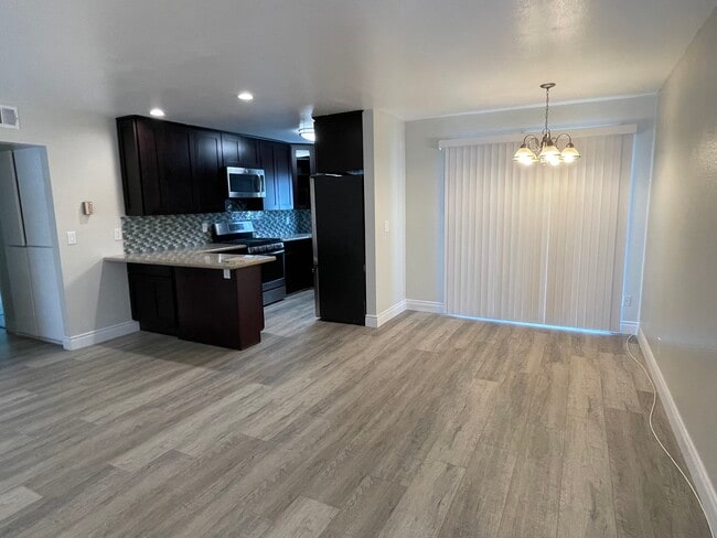 Lots of space in this living room, dining room area. - 2411 Prospect Ave
