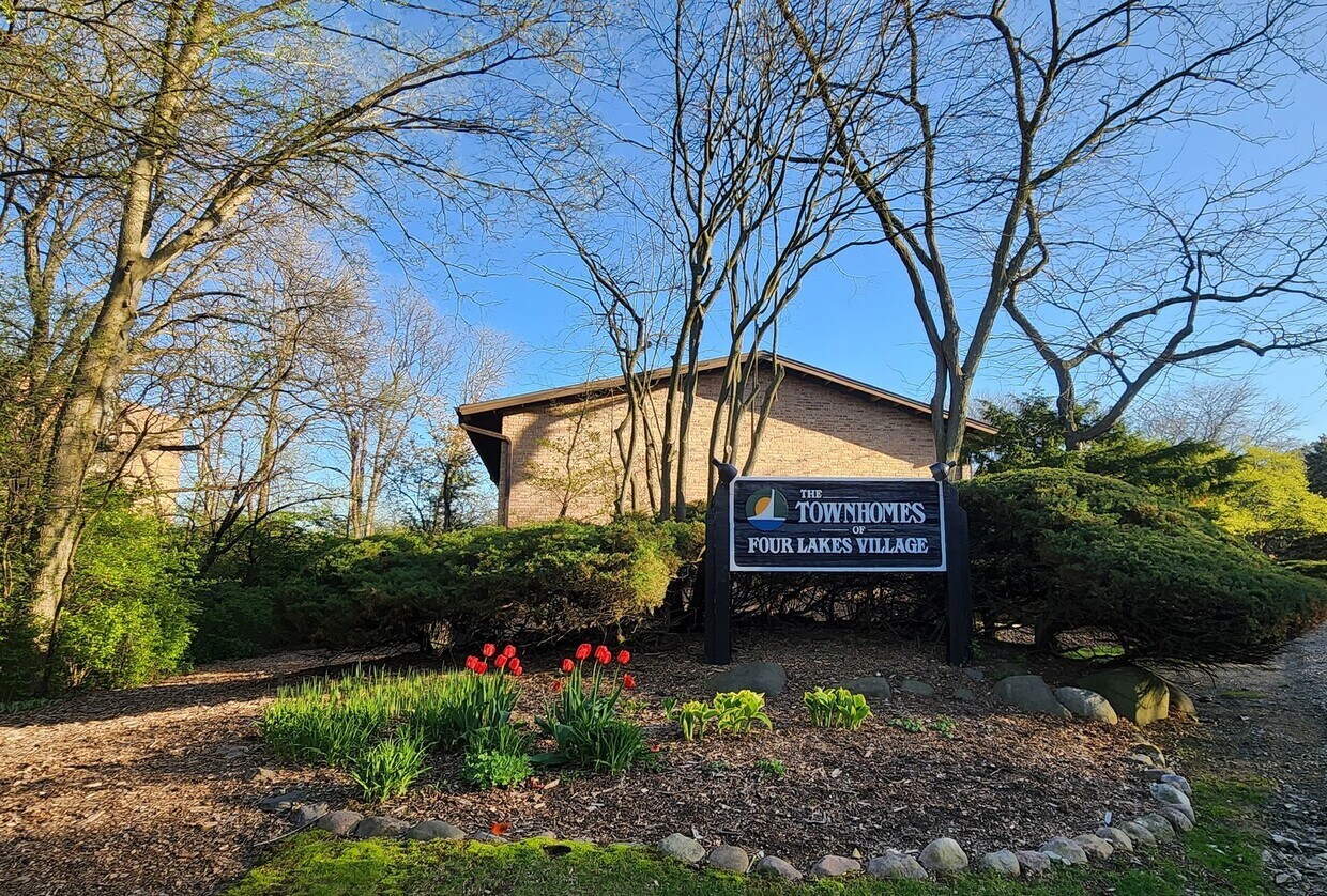 5915 Meadow Dr, Lisle, IL 60532 Condo for Rent in Lisle, IL