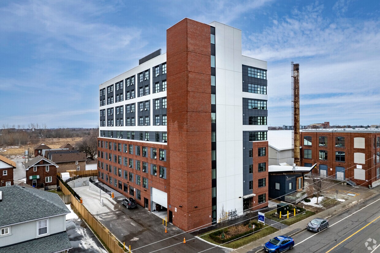 161 Athol Apartments 161 Athol St E Oshawa, ON