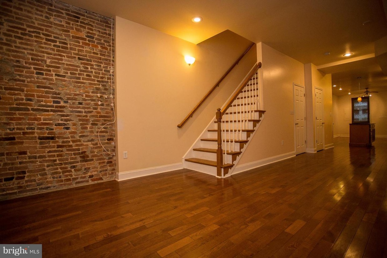 Primary Photo - 1468 Woodall St