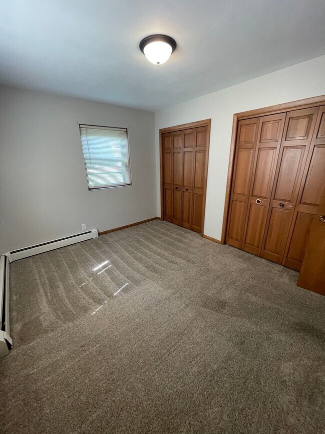 Foto del edificio - 1344 Meadow Ln