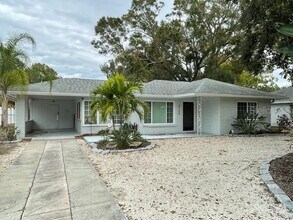 Building Photo - 2159 Bougainvillea St