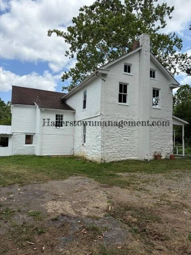 Foto del edificio - Farmhouse in Clear Spring