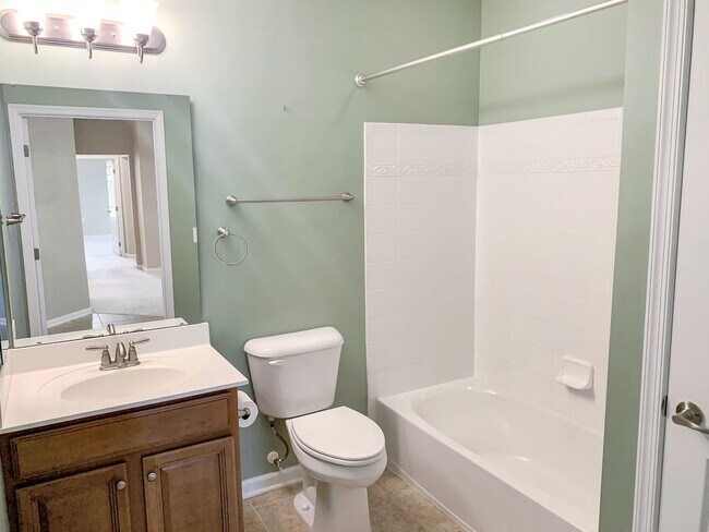 Foto del edificio - Beautiful & Spacious 2 Bedroom, 2 Bathroom...