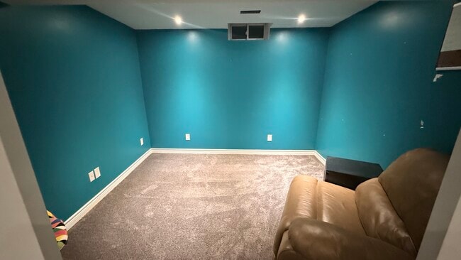 Building Photo - 8556 Milomir St