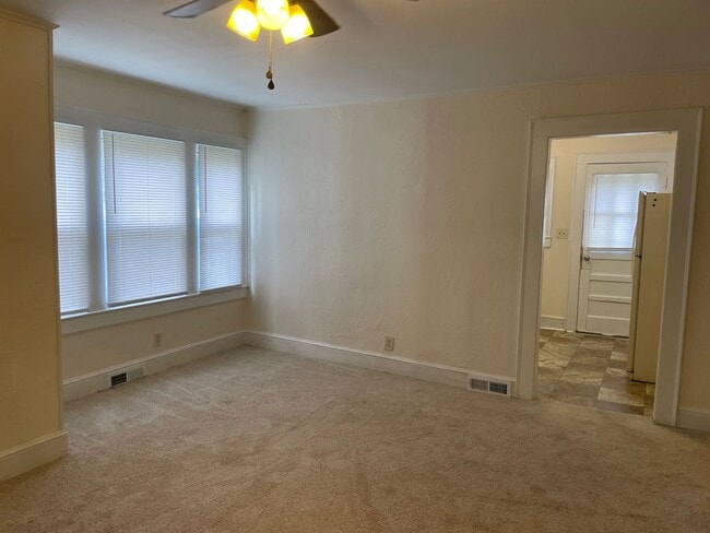 Building Photo - 3 BED, 1 BATH HOME