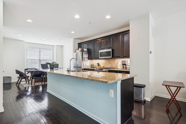 Building Photo - Wonderful 4BR 3.5 Bath in northern Silver ...