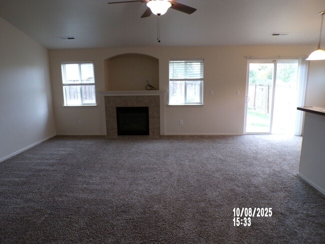 Building Photo - Spacious 3 bed 2 bath private cul-de-sac