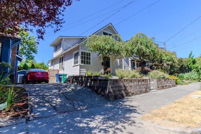 Building Photo - 3Bd/1.5Ba Seattle House