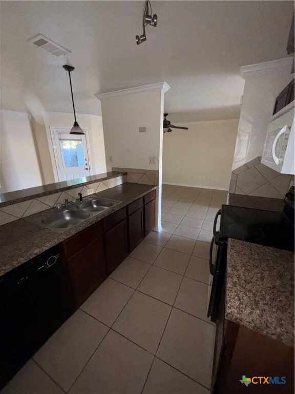 Building Photo - 102 Kings Ct