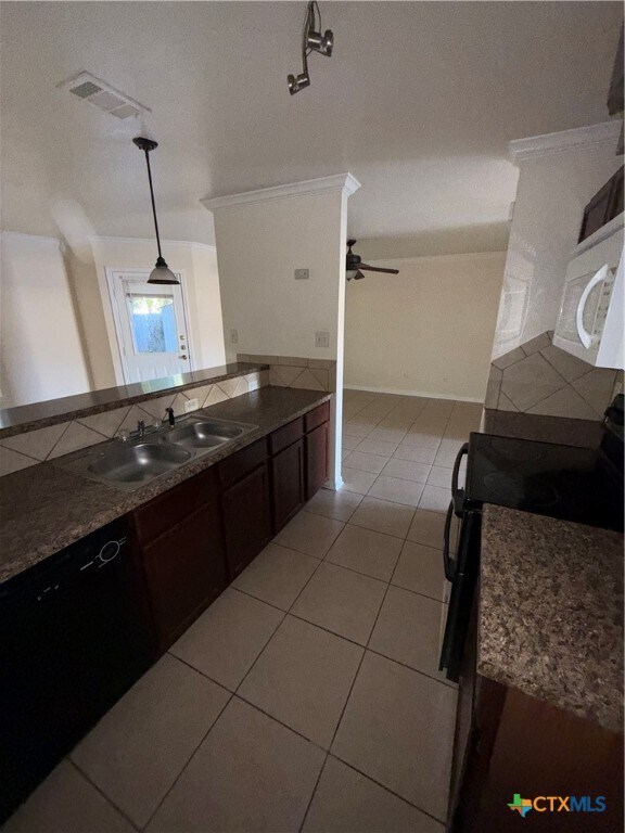 Foto del edificio - 102 Kings Ct