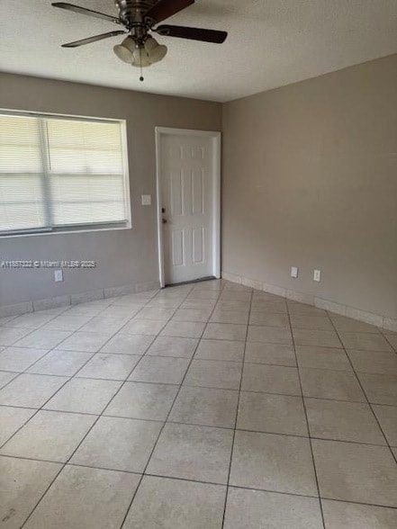 Foto del edificio - 893 NE 39th St