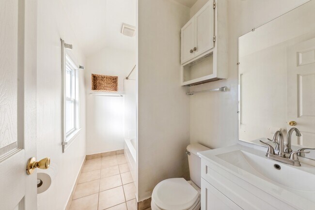 Foto del edificio - 425 E 9th St