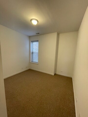 Foto del edificio - 2143 N Western Ave