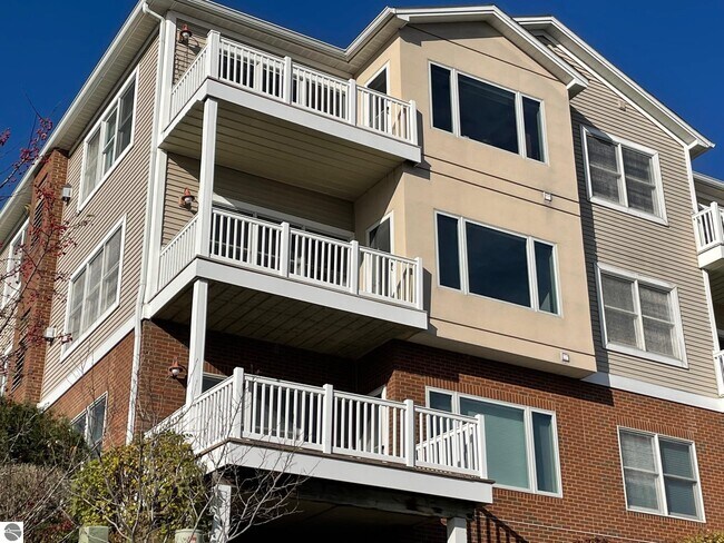 Foto del edificio - 1011 Lake Ridge Dr