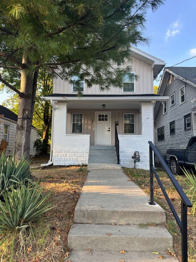 "Newly and beautifully remodeled 3-Bed Gem on Denmark Street!" - "Newly and beautifully remodeled 3-Bed Gem on Denmark Street!"