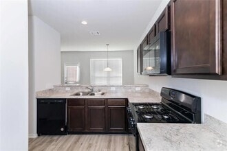Building Photo - 9202 Yellow Rose Dr