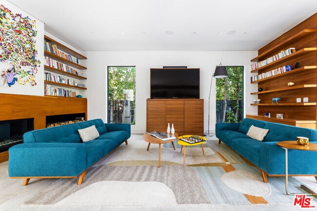 Foto del edificio - 1540 N Curson Ave