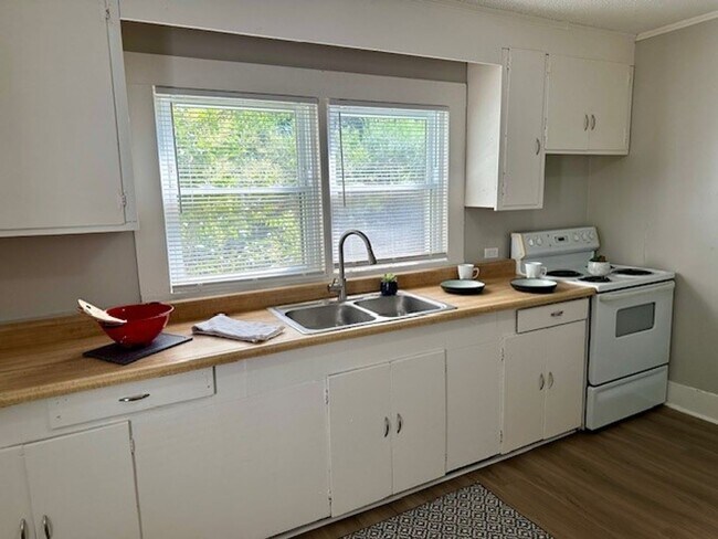 Building Photo - Schedule your tour today!  Price Change
