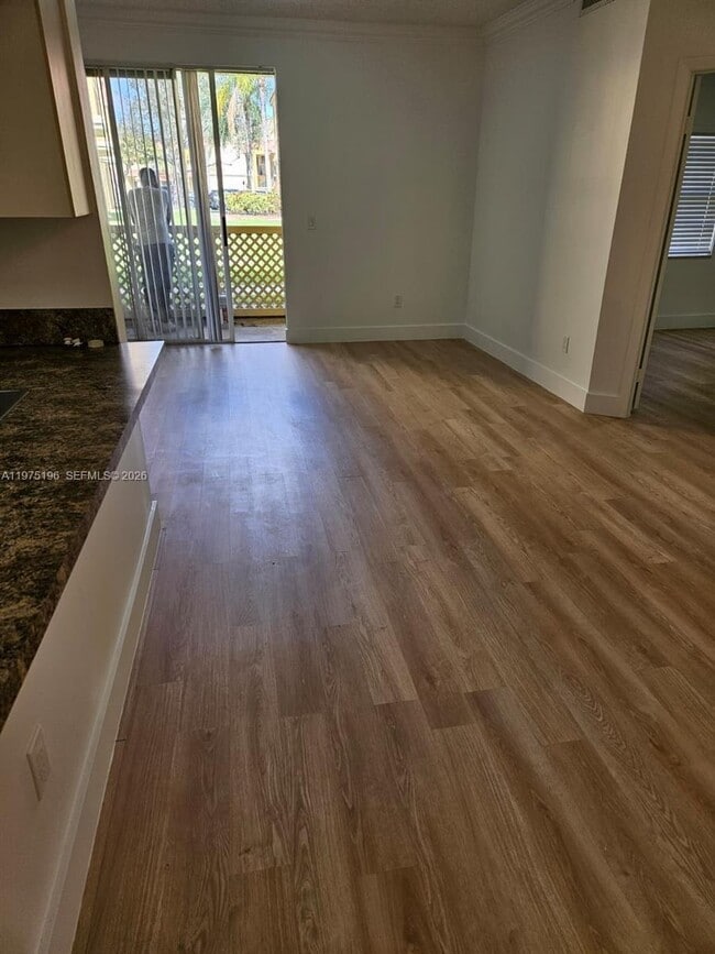 Foto del edificio - 18324 NW 68th Ave