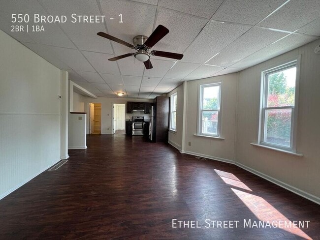 Building Photo - 550 Broad St