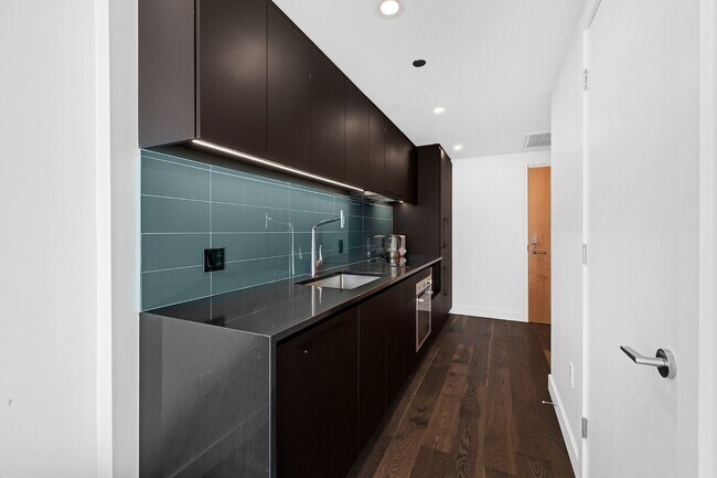 Building Photo - 1030 Rue de Bleury