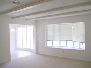 Building Photo - 810 Terryhollow St