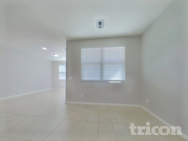 Building Photo - 605 W Cholena Trail