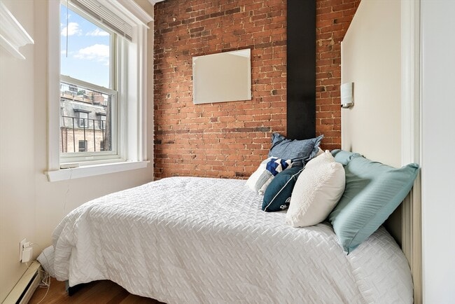 Building Photo - 127 Marlborough St