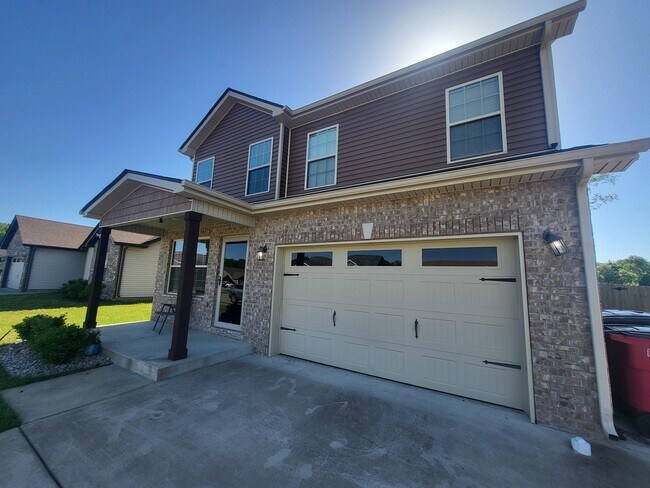 Building Photo - 703 Jim Brown Dr