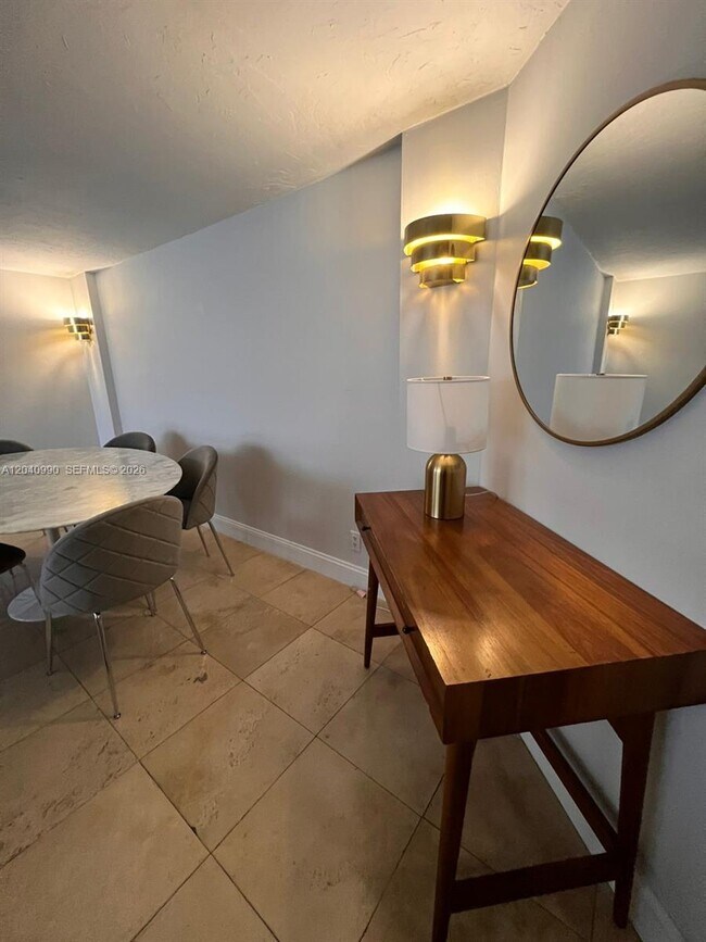 Foto del edificio - 18181 NE 31st Ct