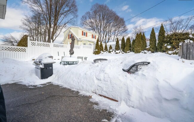 Building Photo - 657 Calef Rd