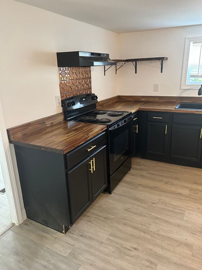 Foto del edificio - Greenville, 3BD/2.BA, 1536