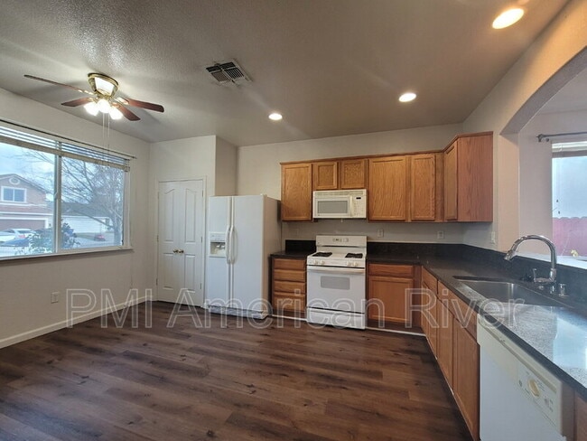 Foto del edificio - 8233 Windmill Oaks Pl