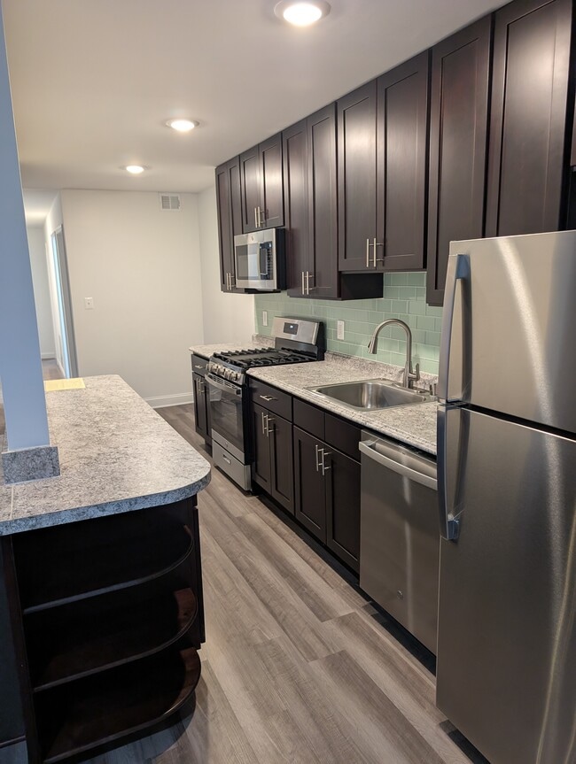 Foto del edificio - 8125 Heatherton Ln