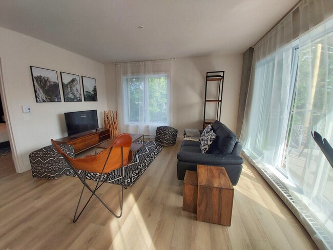 Building Photo - 3390 R. de La Pérade