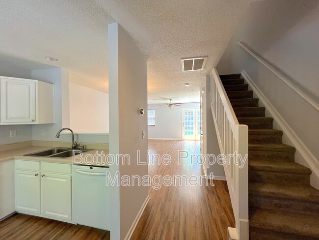 Foto del edificio - 1887 Forest Side Ln