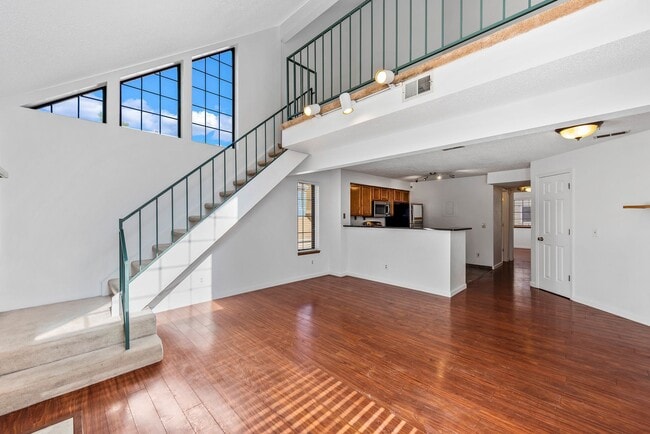 Building Photo - Beautiful 2 bed with loft in Cherry Creek
