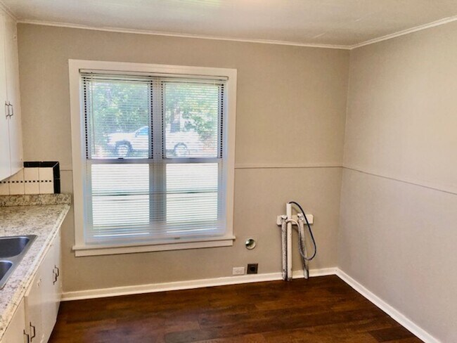 Foto del edificio - $500 OFF MOVE IN SPECIAL-DESIRABLE BENTON-...