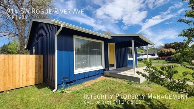 Building Photo - 914 SW Rogue River Ave