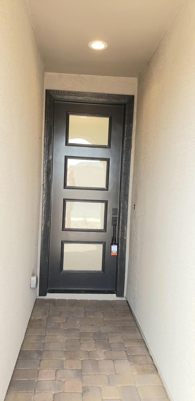 Foto del edificio - The 2 YEARS NEW 4 bedroom + 3 car garage r...