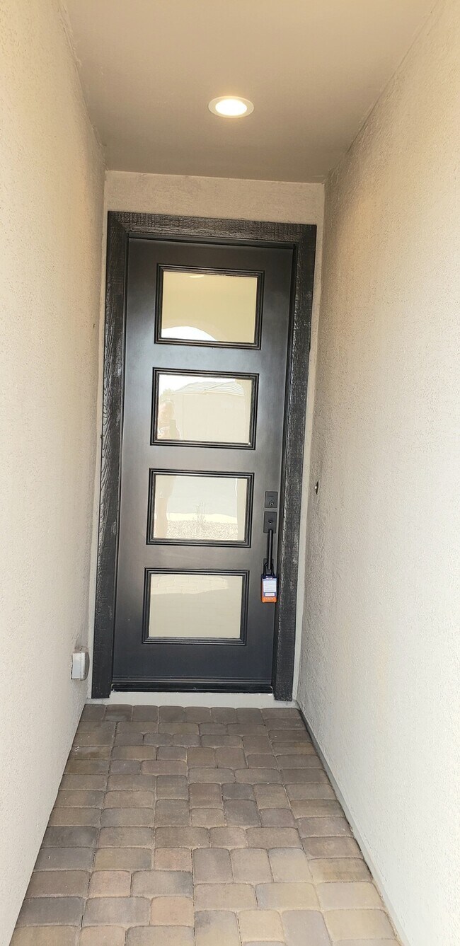 The BRAND NEW 3 bedroom + office + 3 car g... House for Rent in Casa